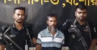 যশোরে বিদেশি পিস্তল ও খালি ম্যাগাজিনসহ আটক ১